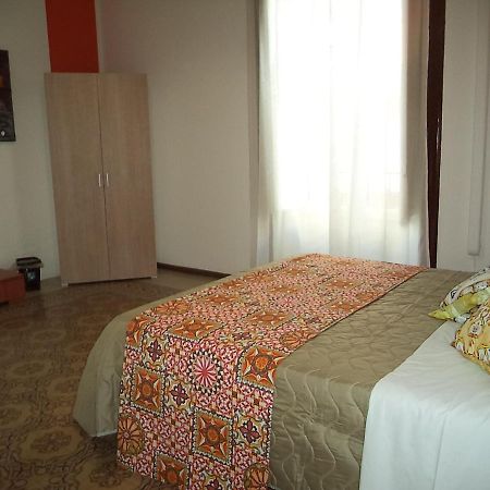 Locami Palermo Centro Rooms Esterno foto