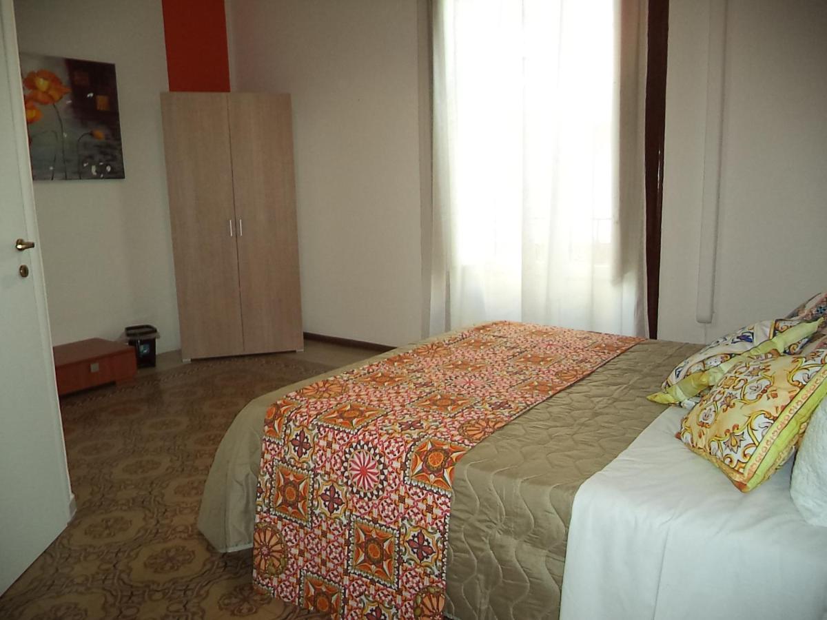 Locami Palermo Centro Rooms Esterno foto