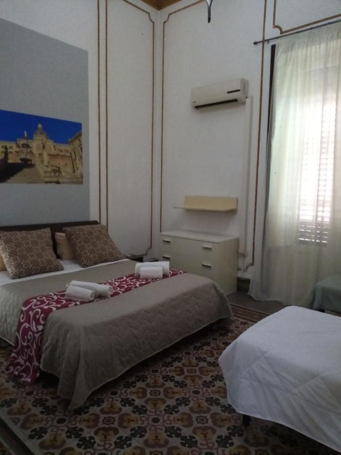 Locami Palermo Centro Rooms Esterno foto