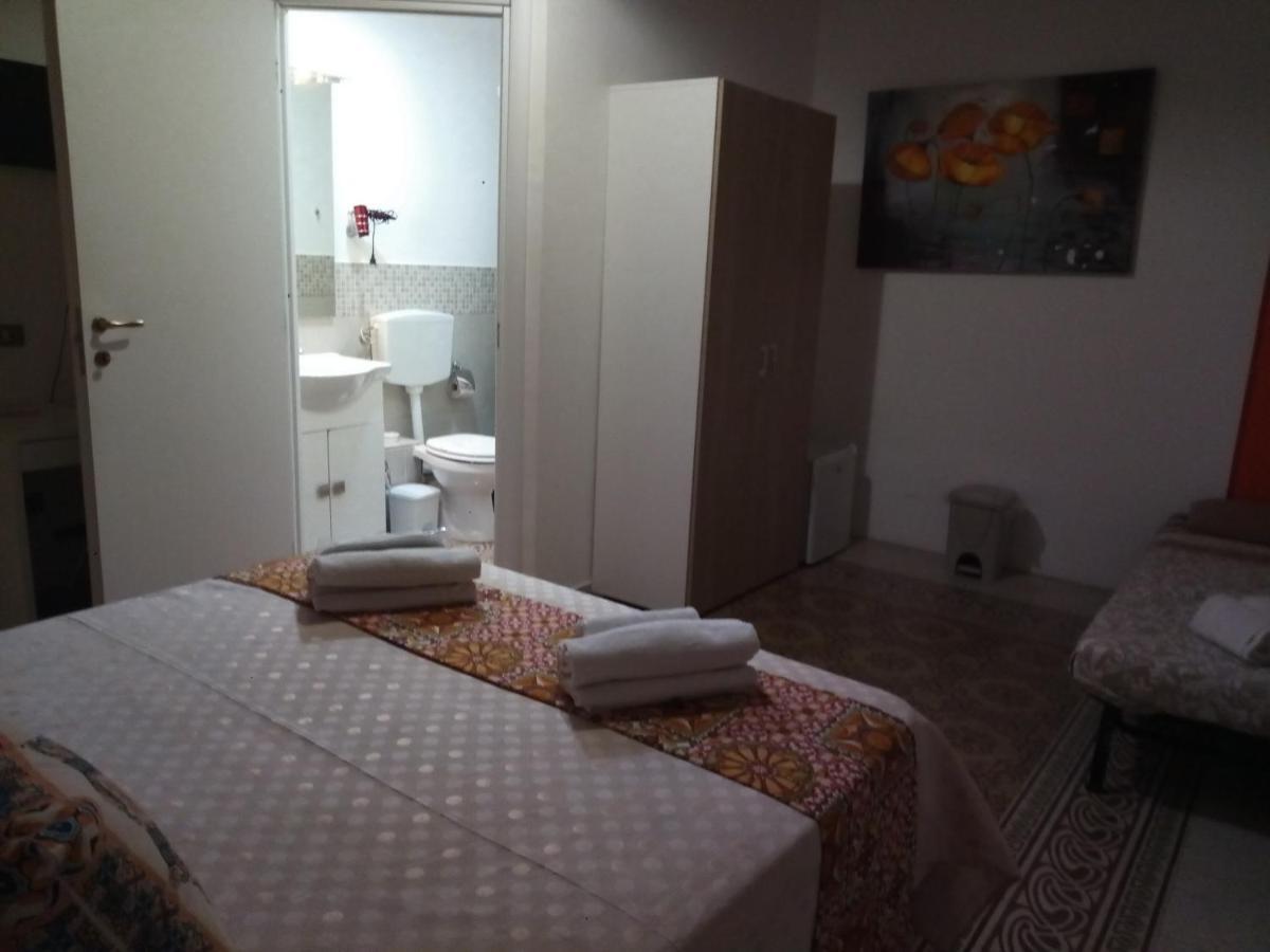 Locami Palermo Centro Rooms Esterno foto