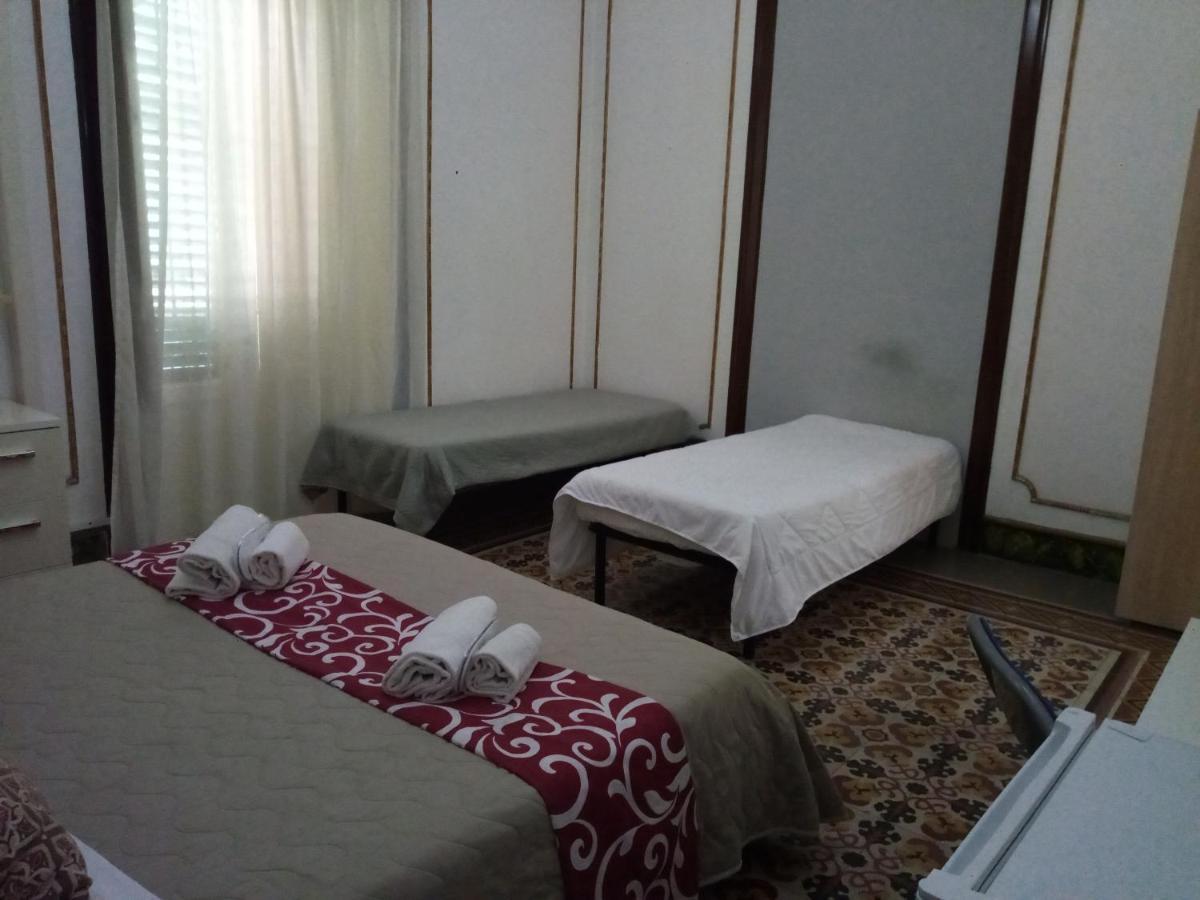 Locami Palermo Centro Rooms Esterno foto